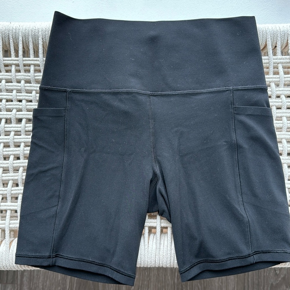 Athleta Salutation Stash Pocket II 7” Biker Short - Size S - Black